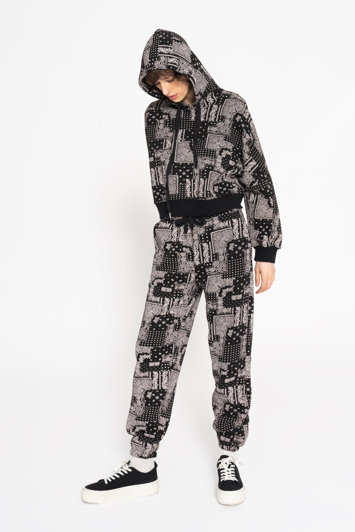 Desenli Şardonlu Jogger Pantolon