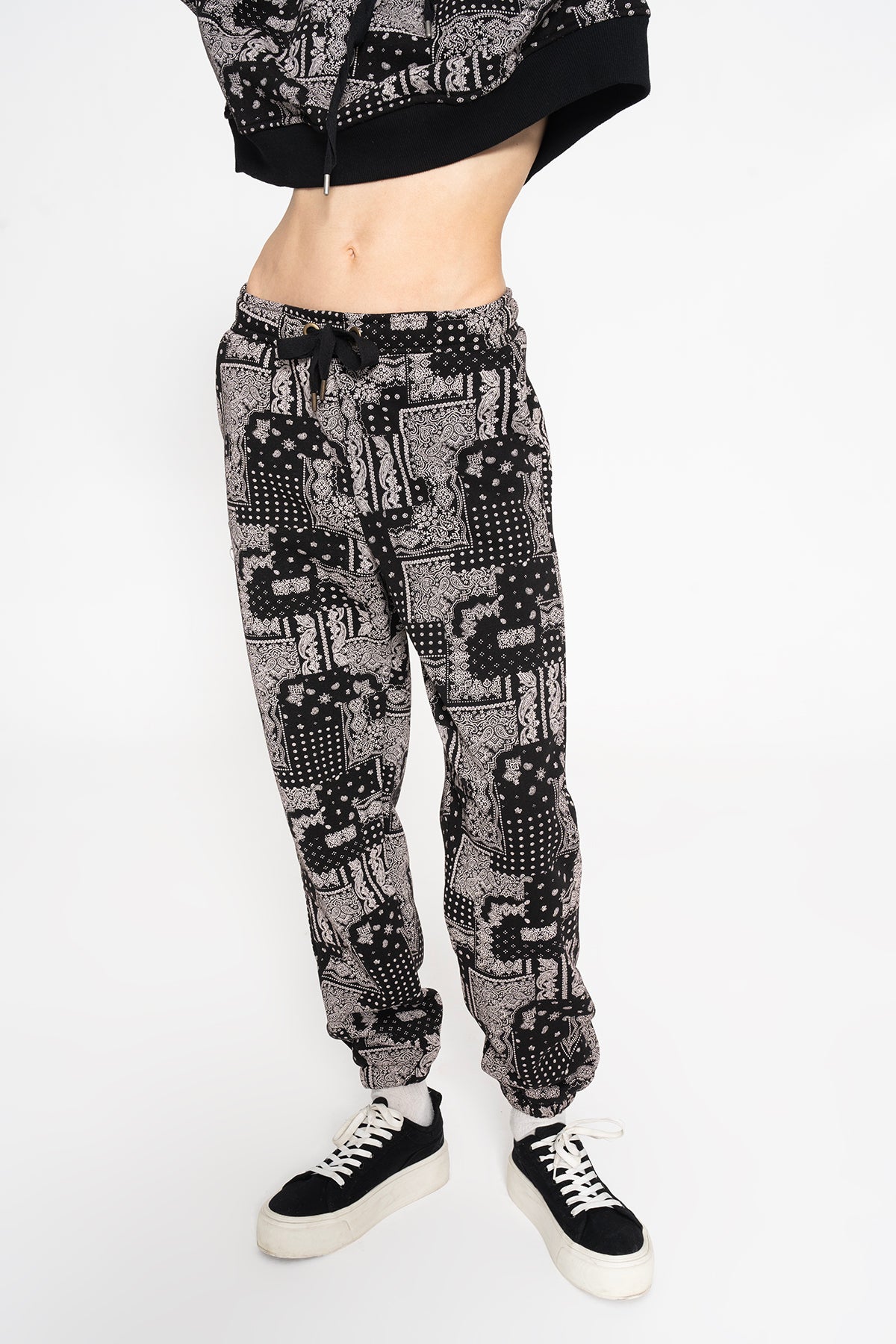 Desenli Şardonlu Jogger Pantolon