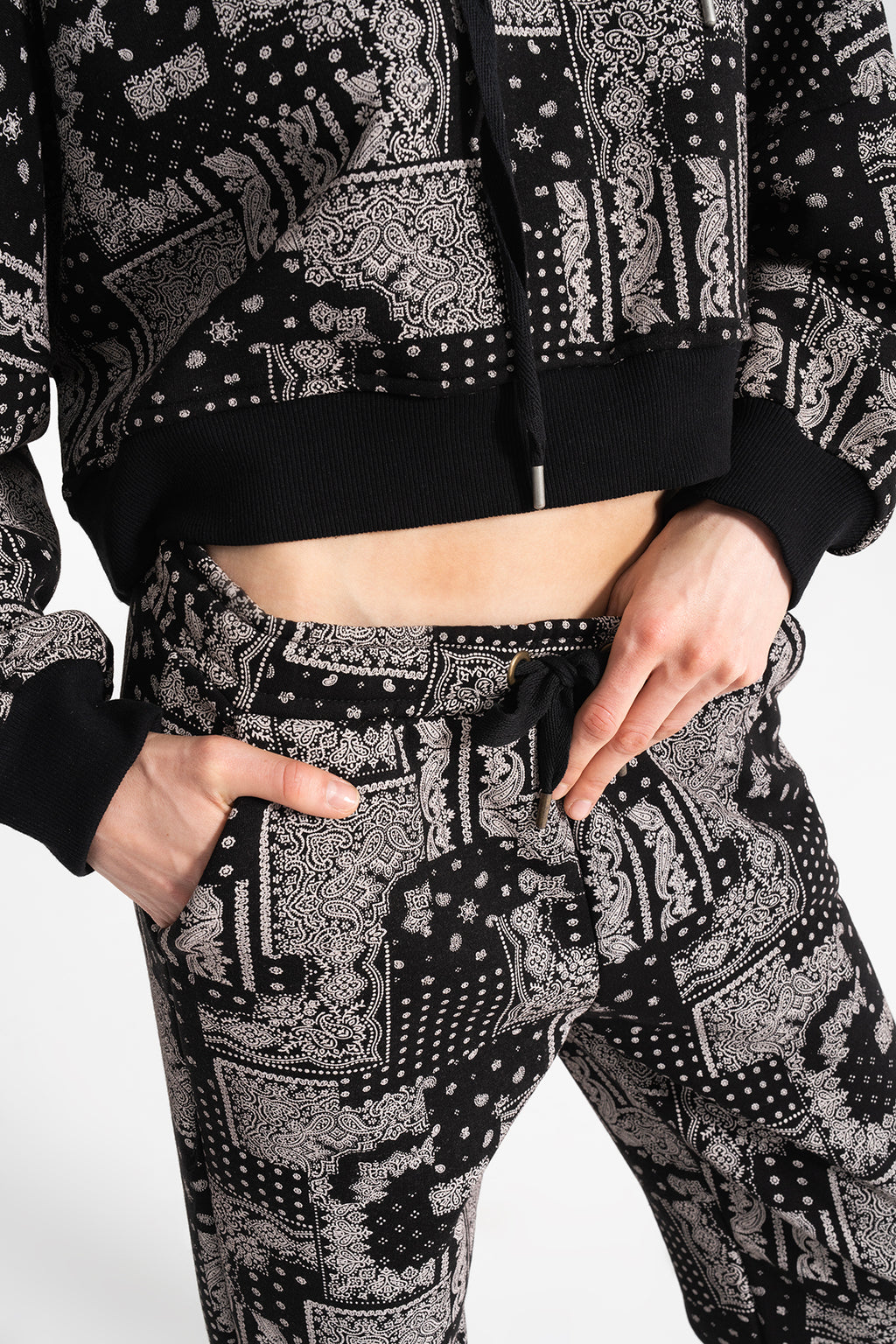 Desenli Şardonlu Jogger Pantolon