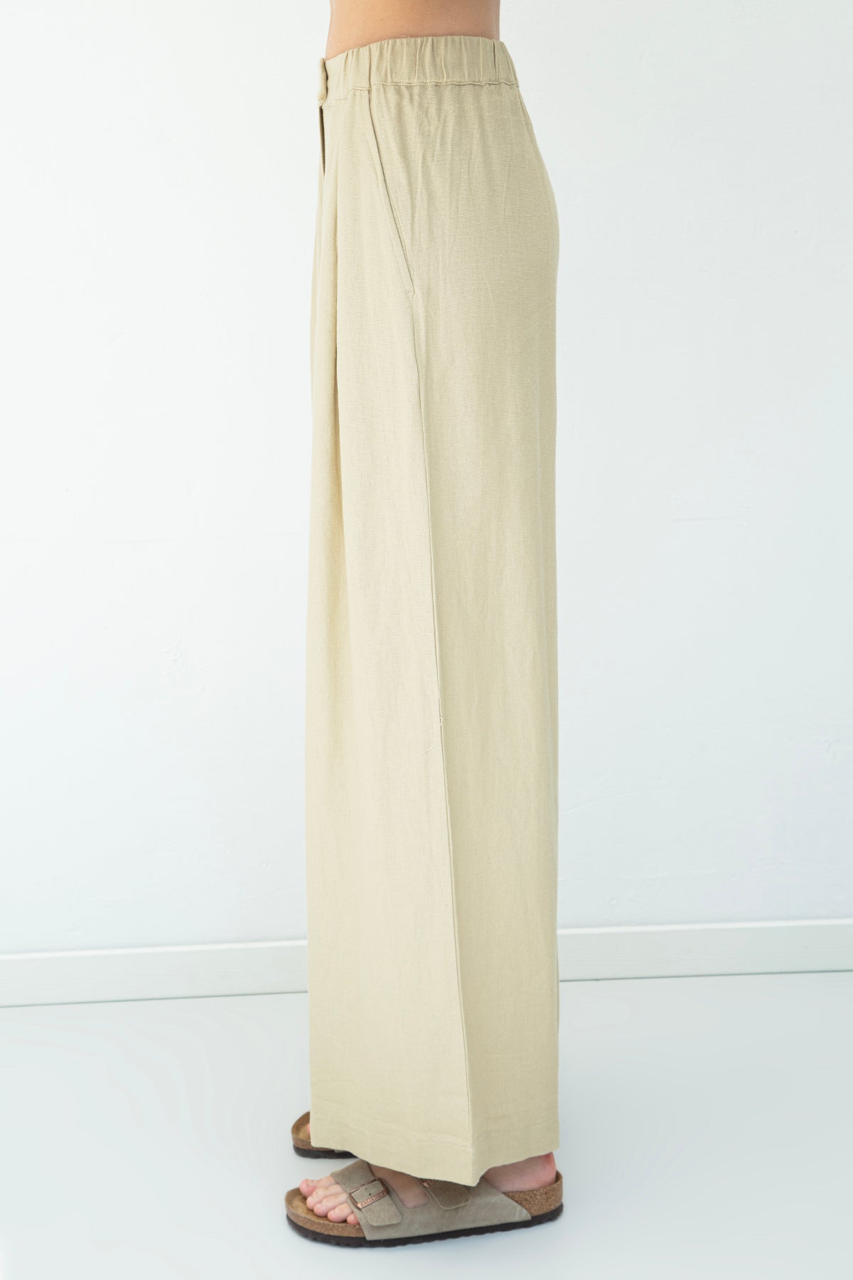Linen Blend Pleated Wide-Leg Trousers