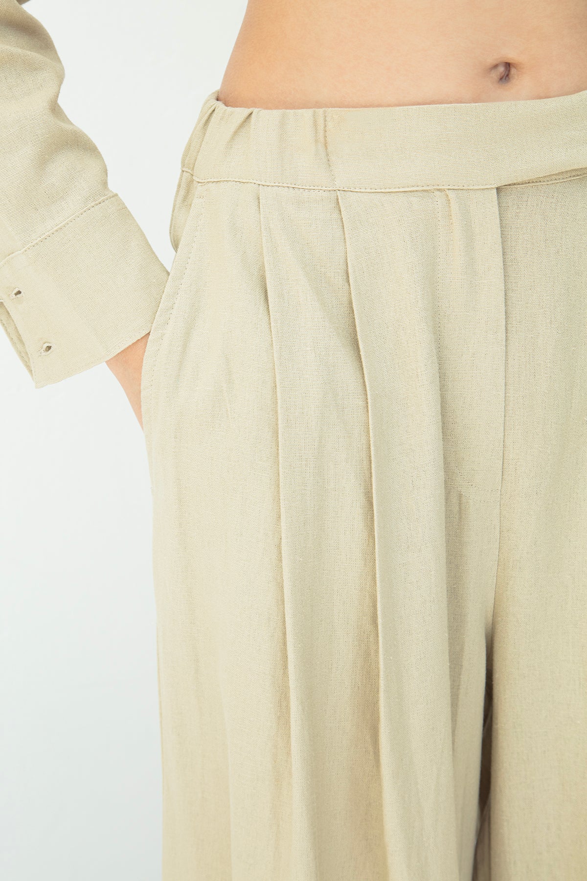 Linen Blend Pleated Wide-Leg Trousers