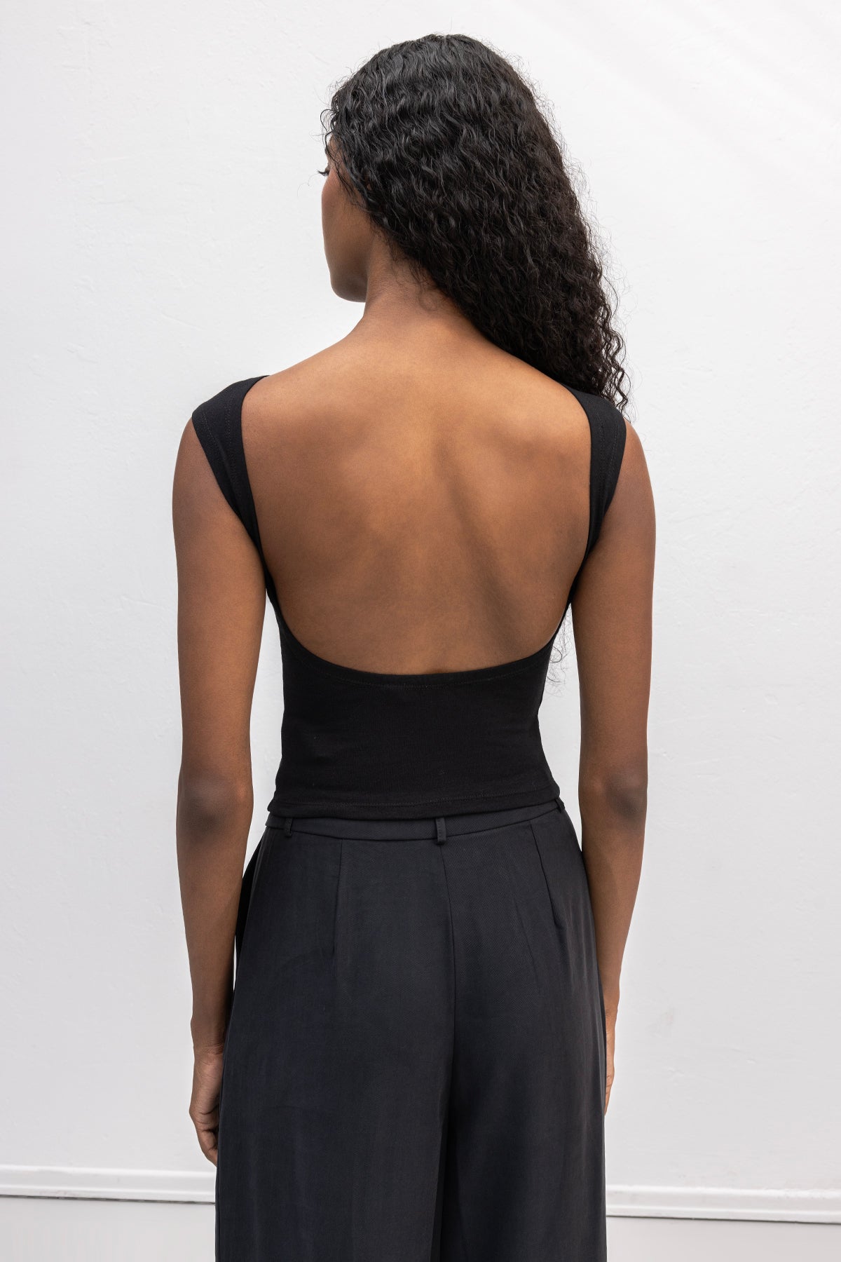 Sırt Dekolteli Crop Top