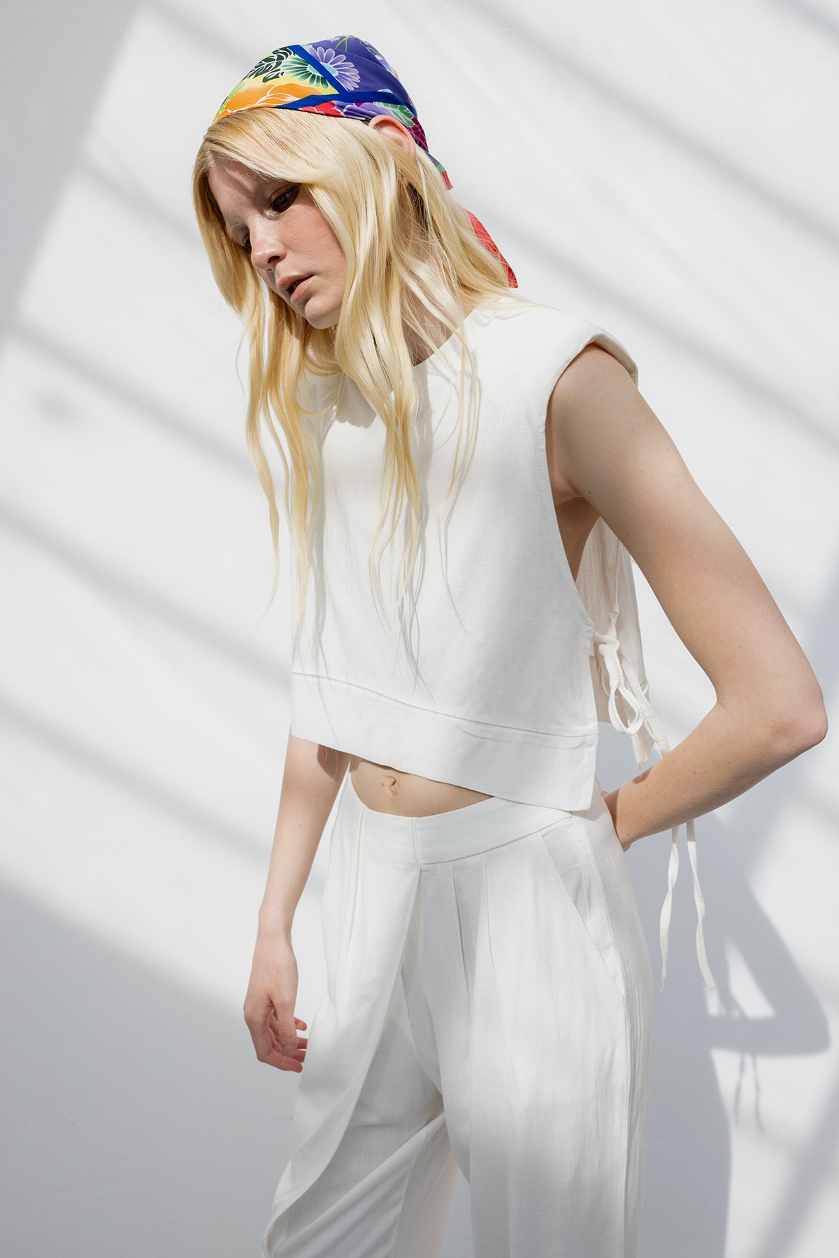 Yandan Bağcıklı Crop Keten Bluz