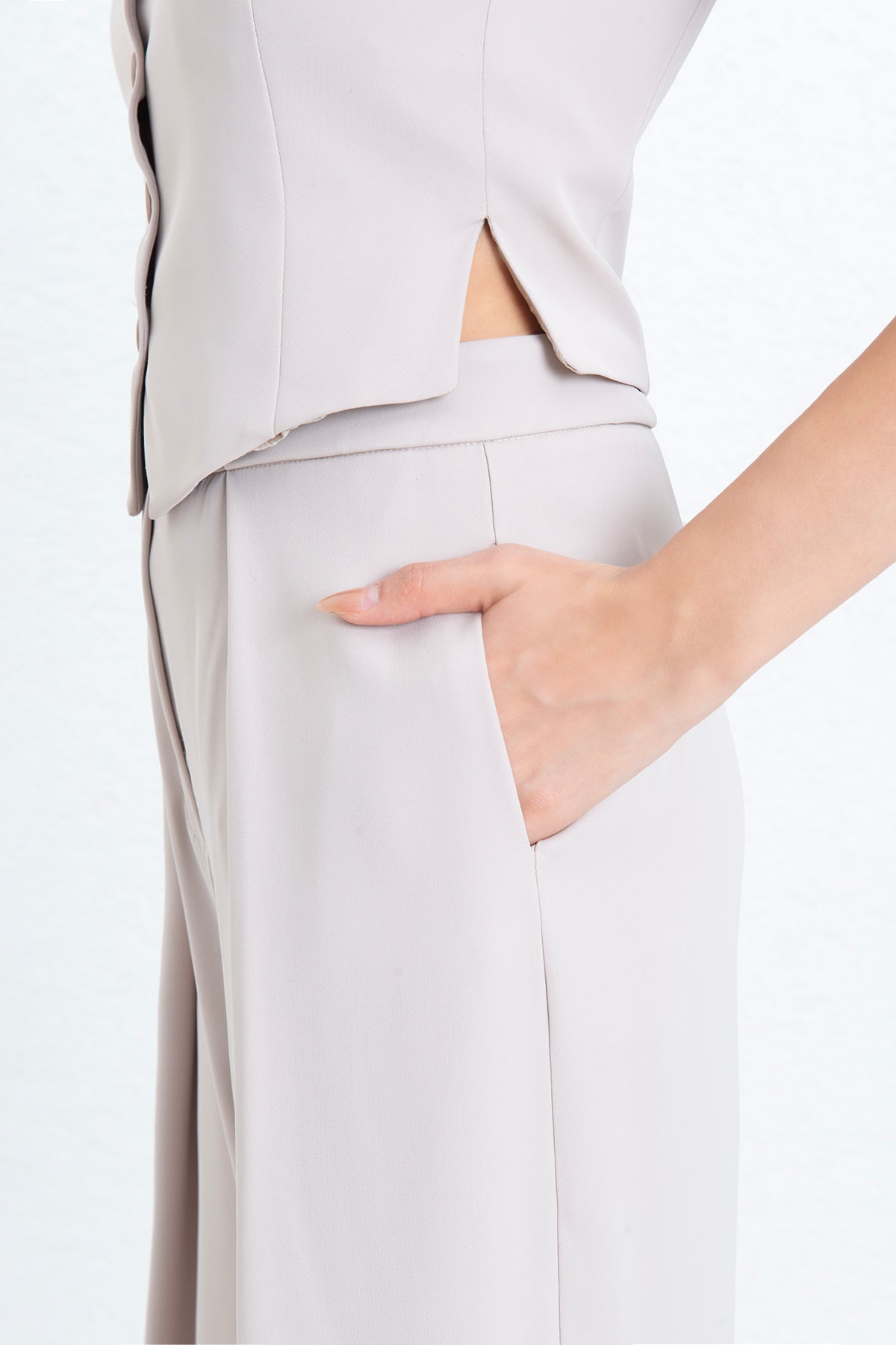 Wide Pleated Trousers with Belt