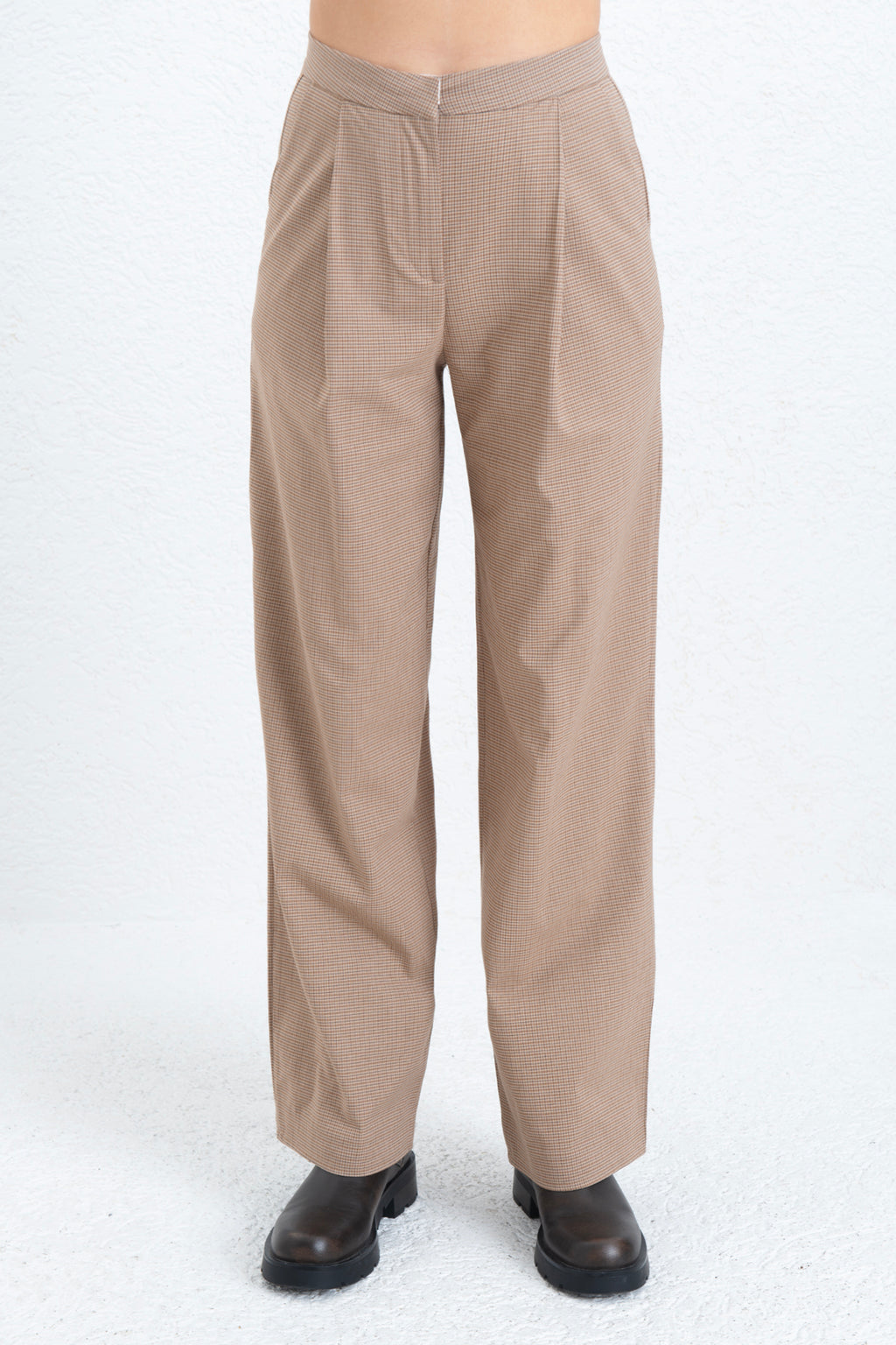 Pleated Straight-Cut Fabric Trousers
