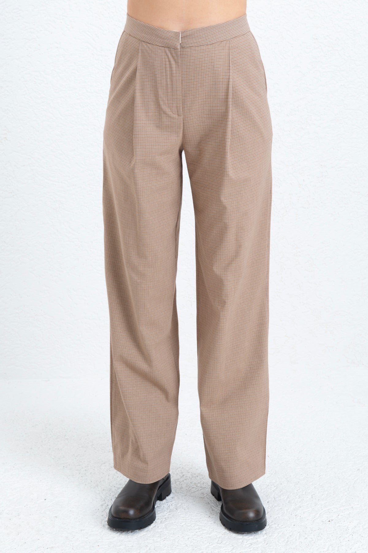Pleated Straight-Cut Fabric Trousers