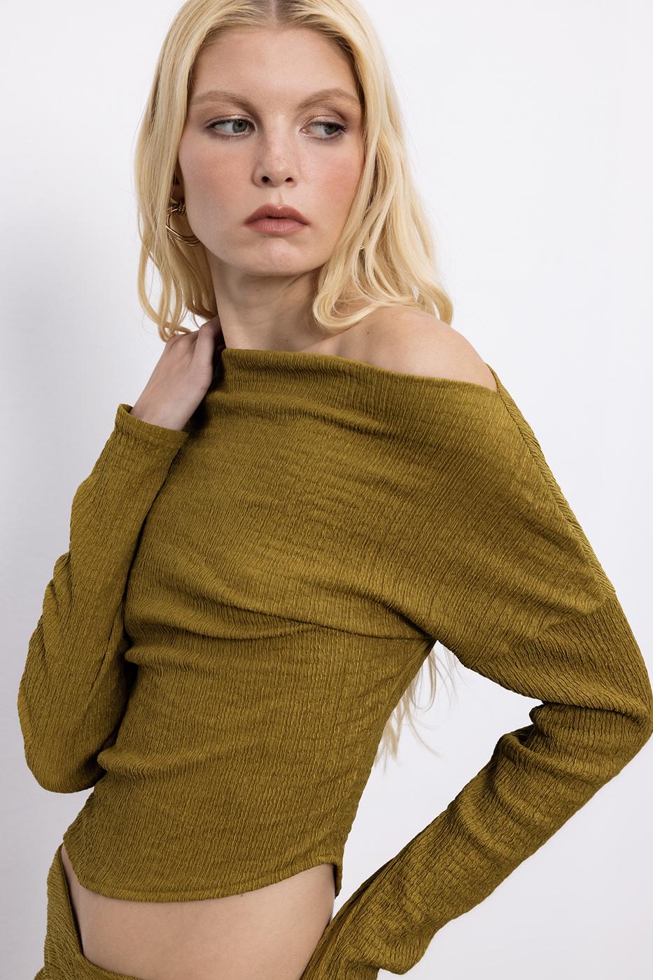 Asymmetric Cut Textured Top with Hem Detail Green