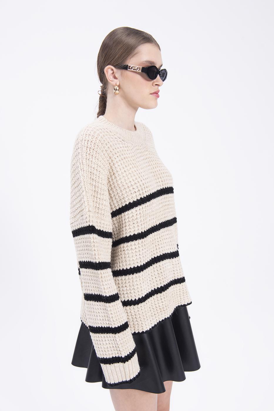 Crew neck oversize knitted sweater Beige