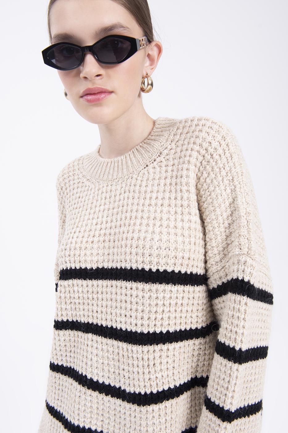 Crew neck oversize knitted sweater Beige