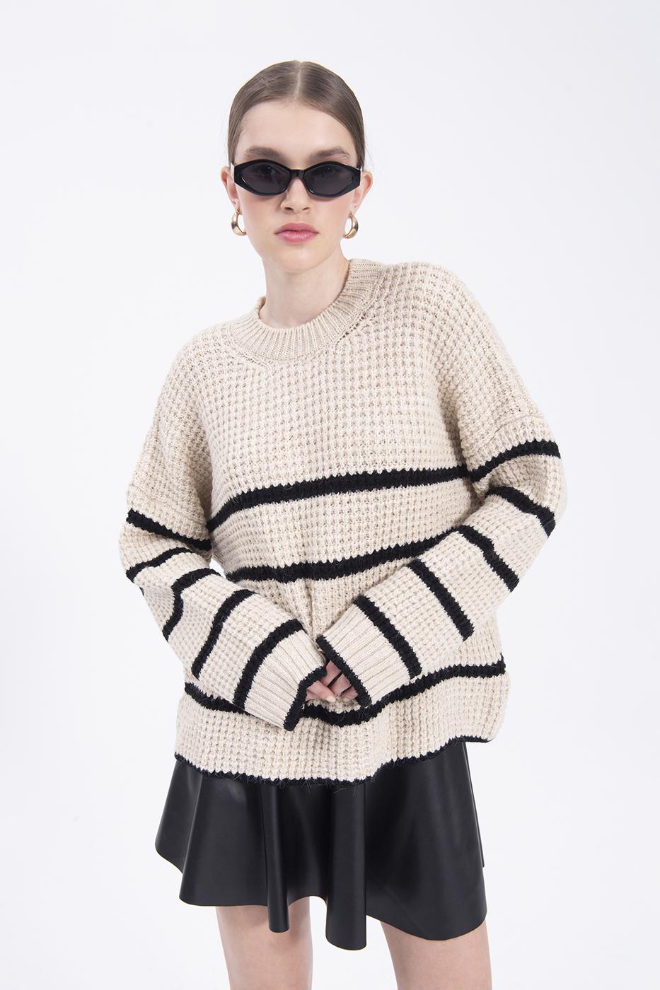 Crew neck oversize knitted sweater Beige
