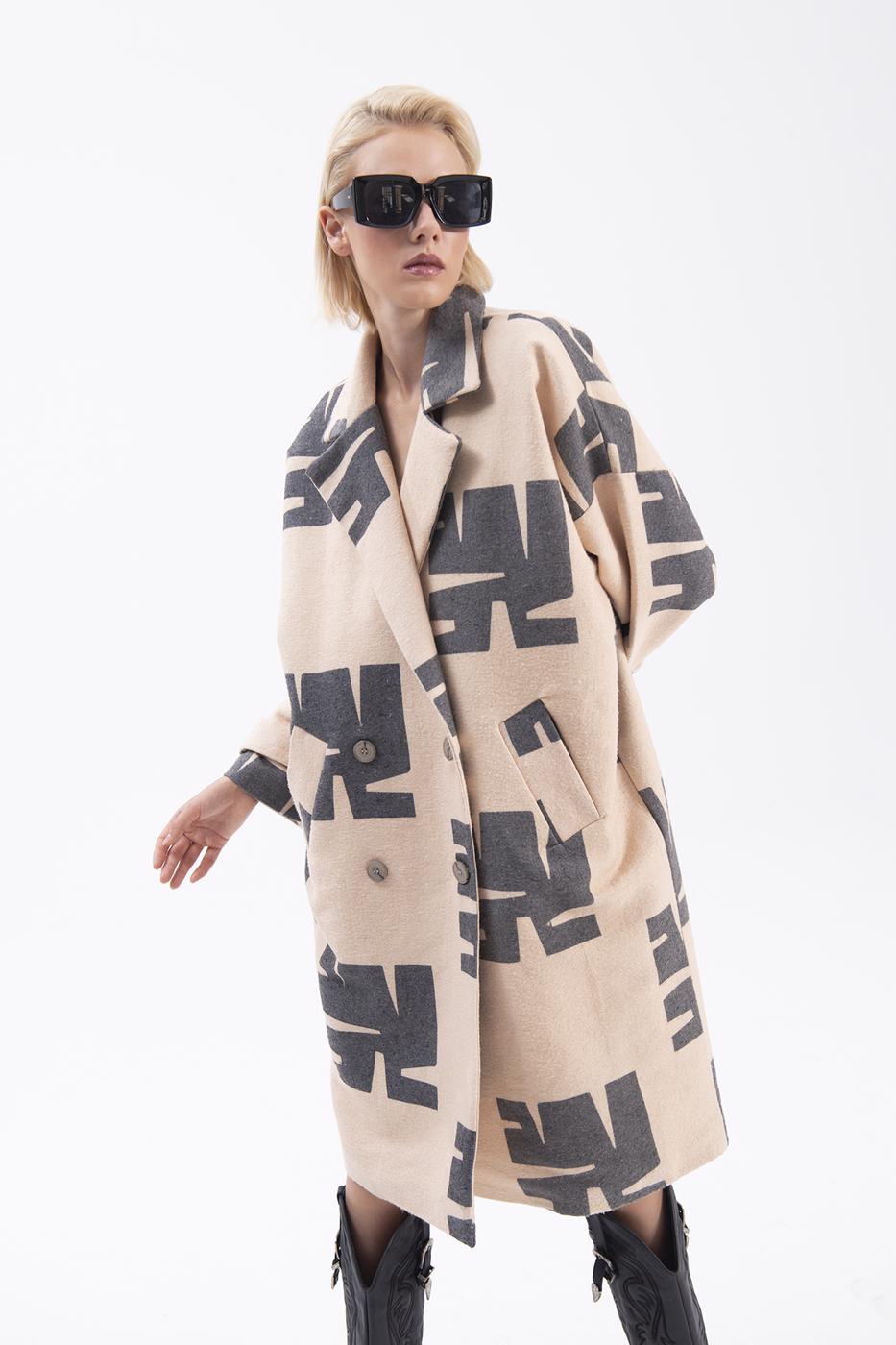 Jacket collar patterned coat
