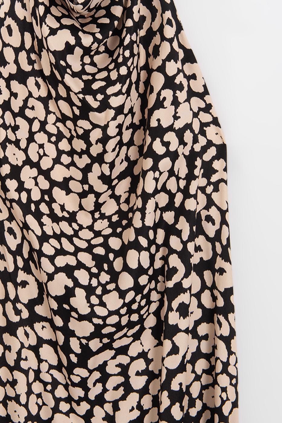 V-neck Maxi Dress with Backless Design Ecru