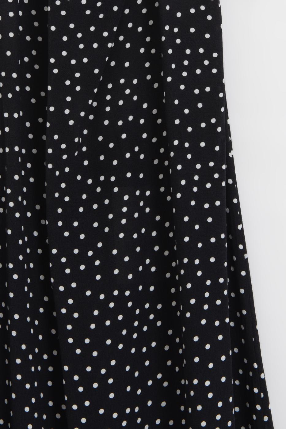 V-neck Maxi Dress with Backless Design Black polka dot