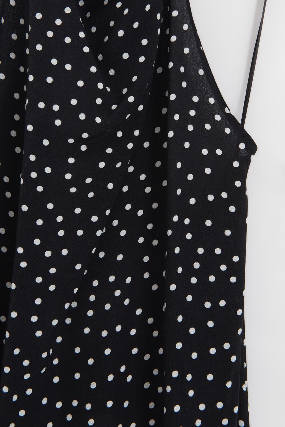 V-neck Maxi Dress with Backless Design Black polka dot