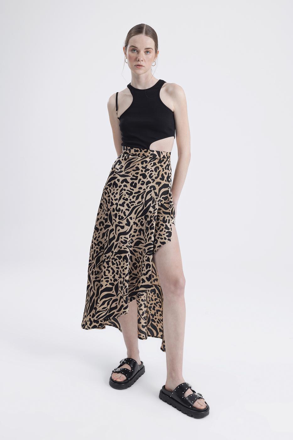 Midi skirt with deep slit Beige