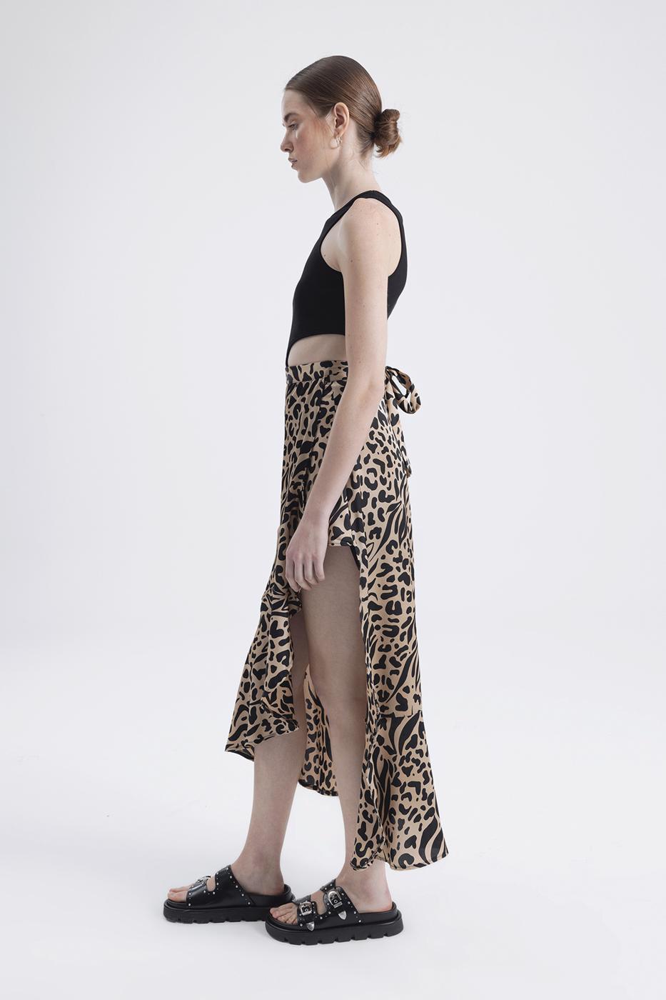 Midi skirt with deep slit Beige