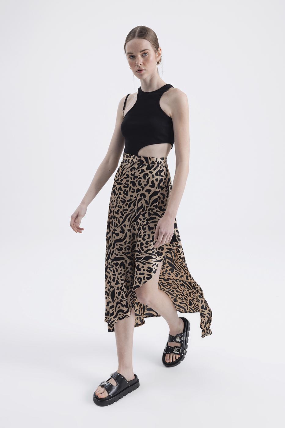 Midi skirt with deep slit Beige