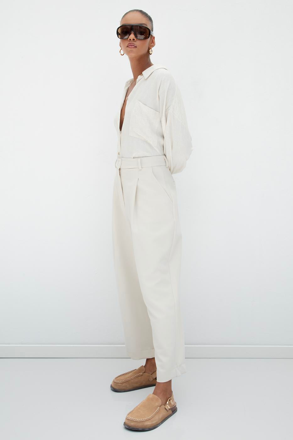 Pleated Carrot Trousers Beige