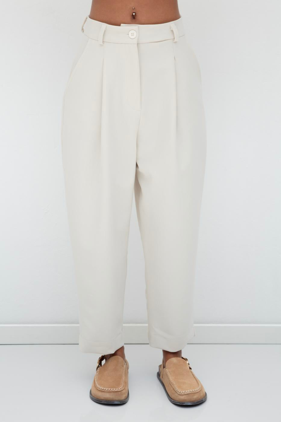 Pleated Carrot Trousers Beige