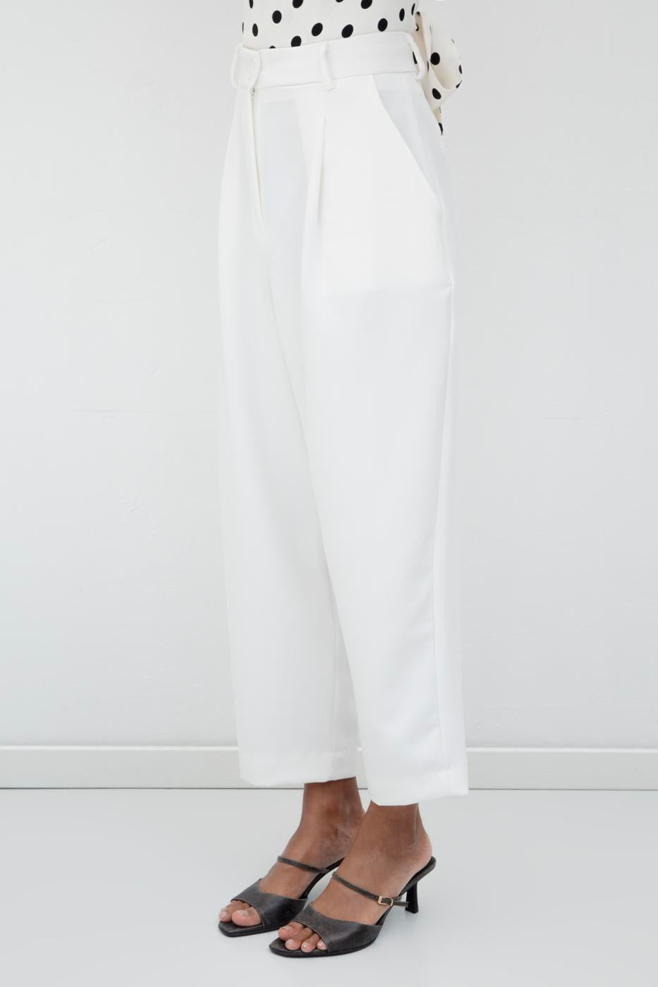 Pleated Carrot Trousers White