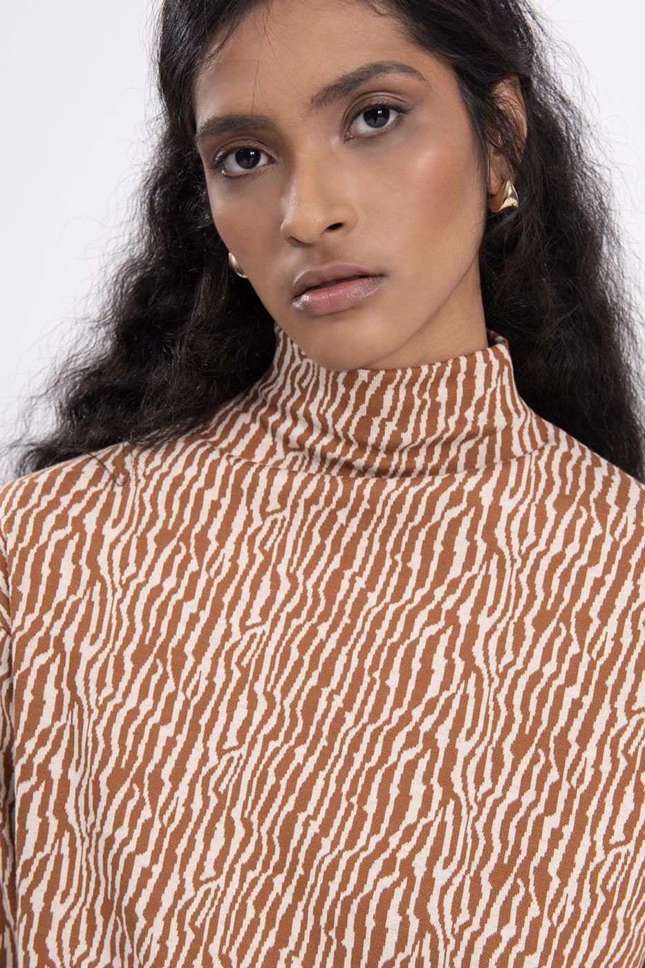 High neck sweatshirt
