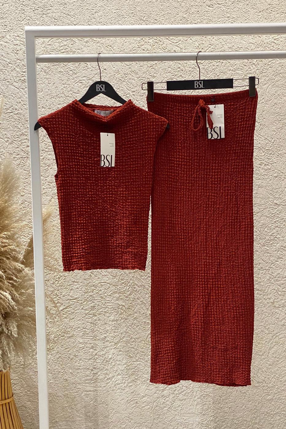 Textured Slim-Fitting Midi Skirt Burgundy