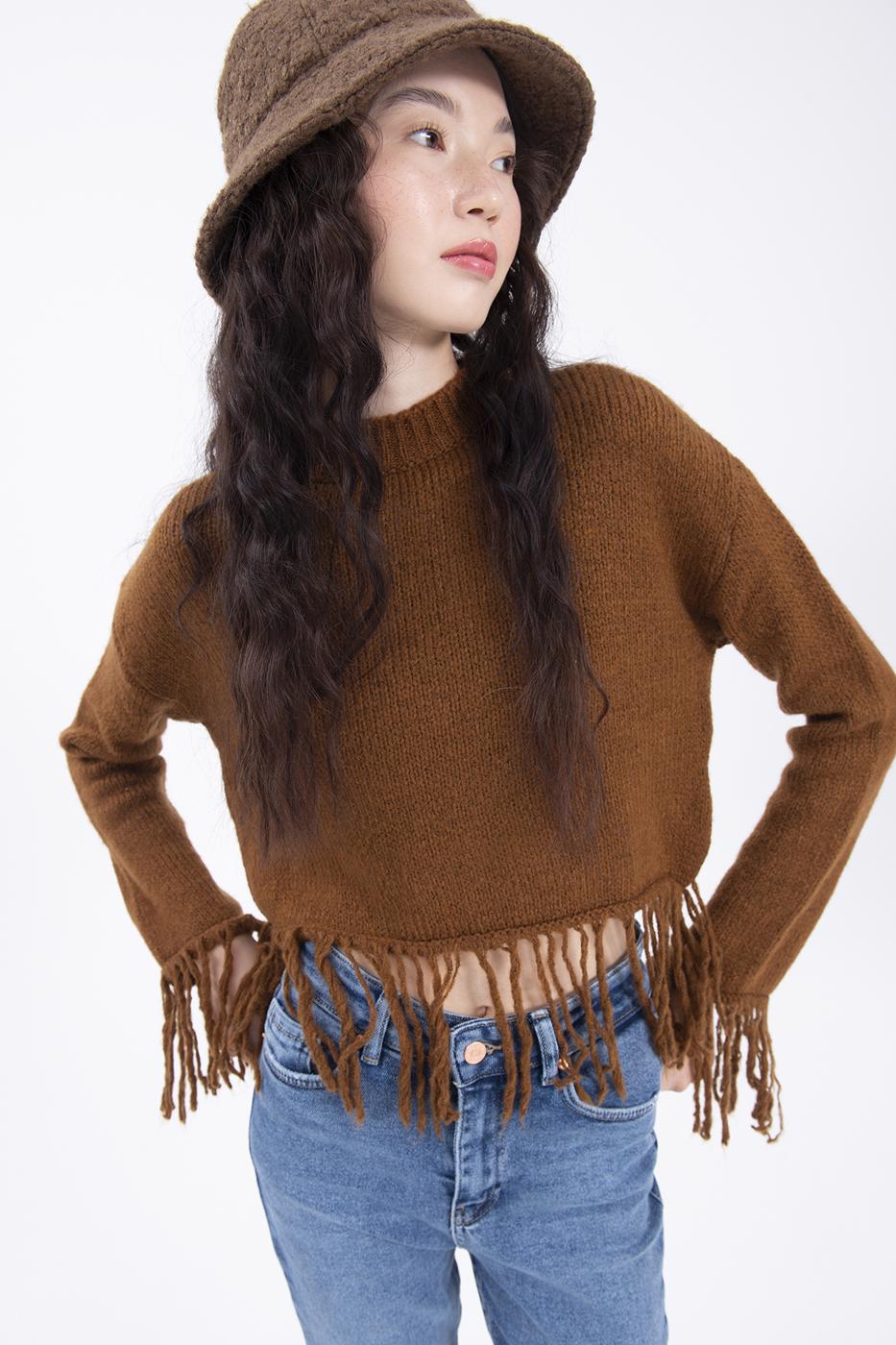 Fringed hem knitted sweater