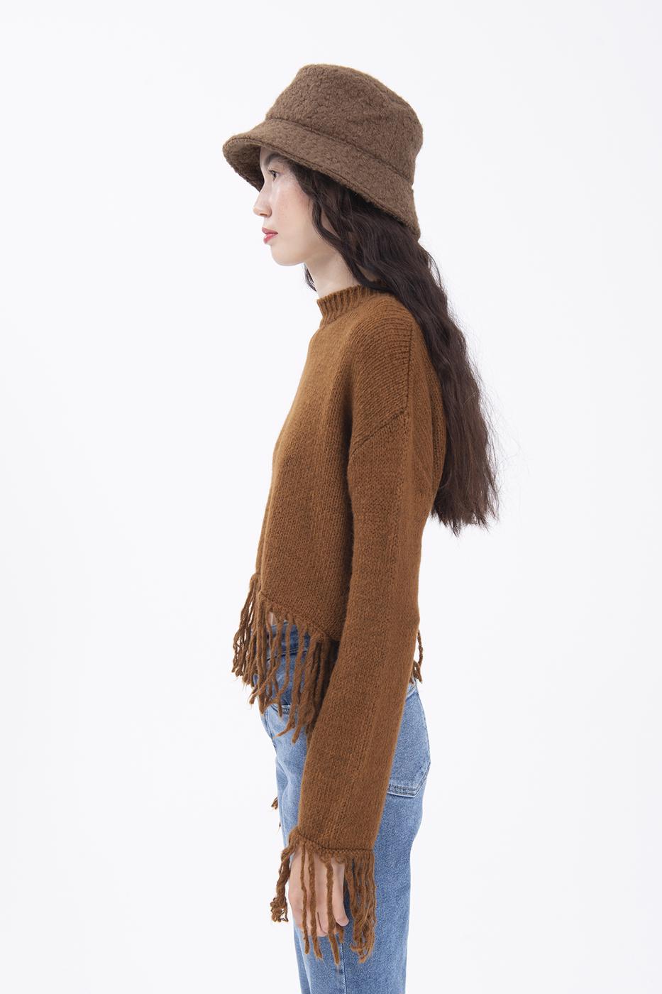 Fringed hem knitted sweater