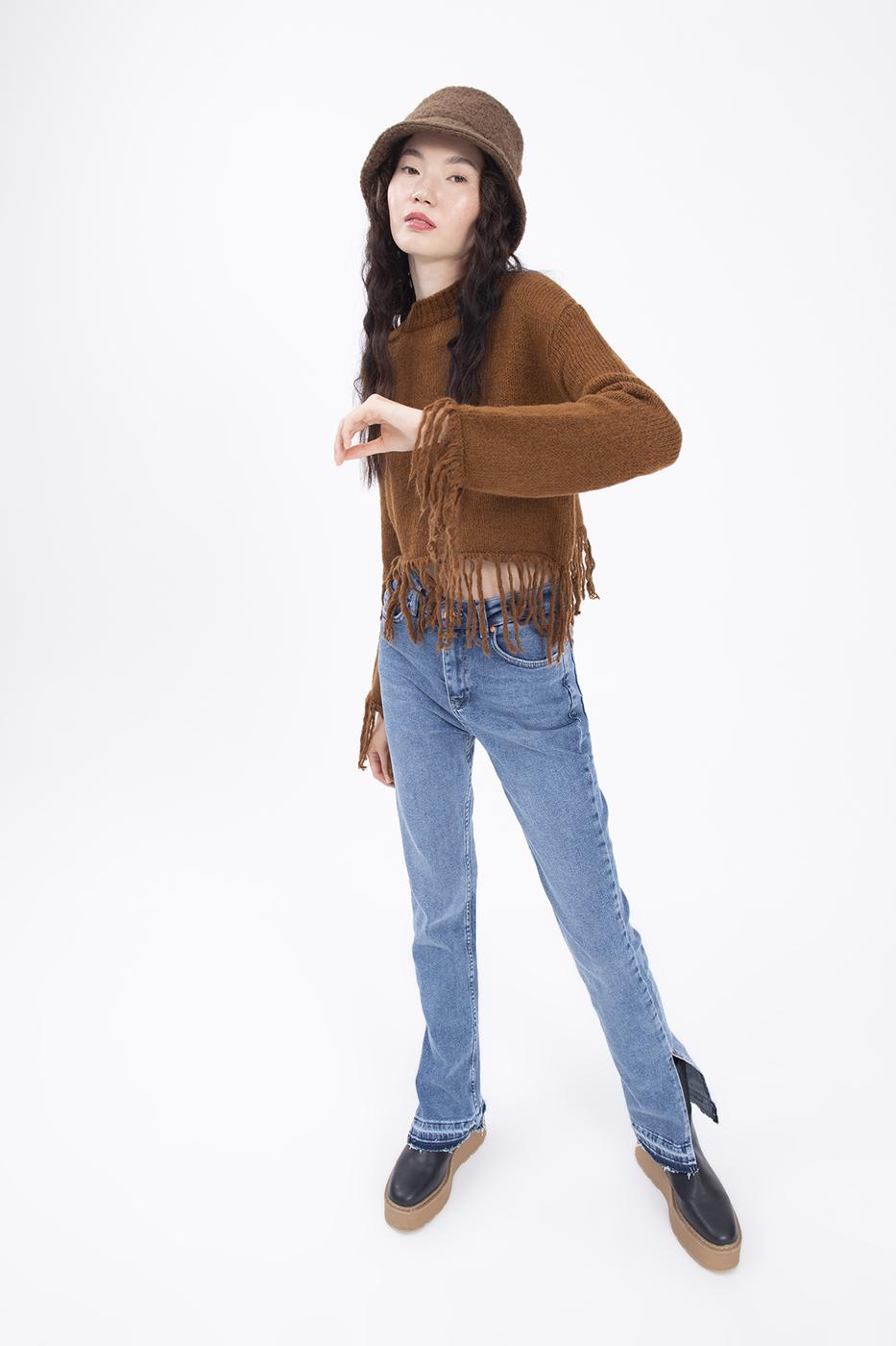 Fringed hem knitted sweater