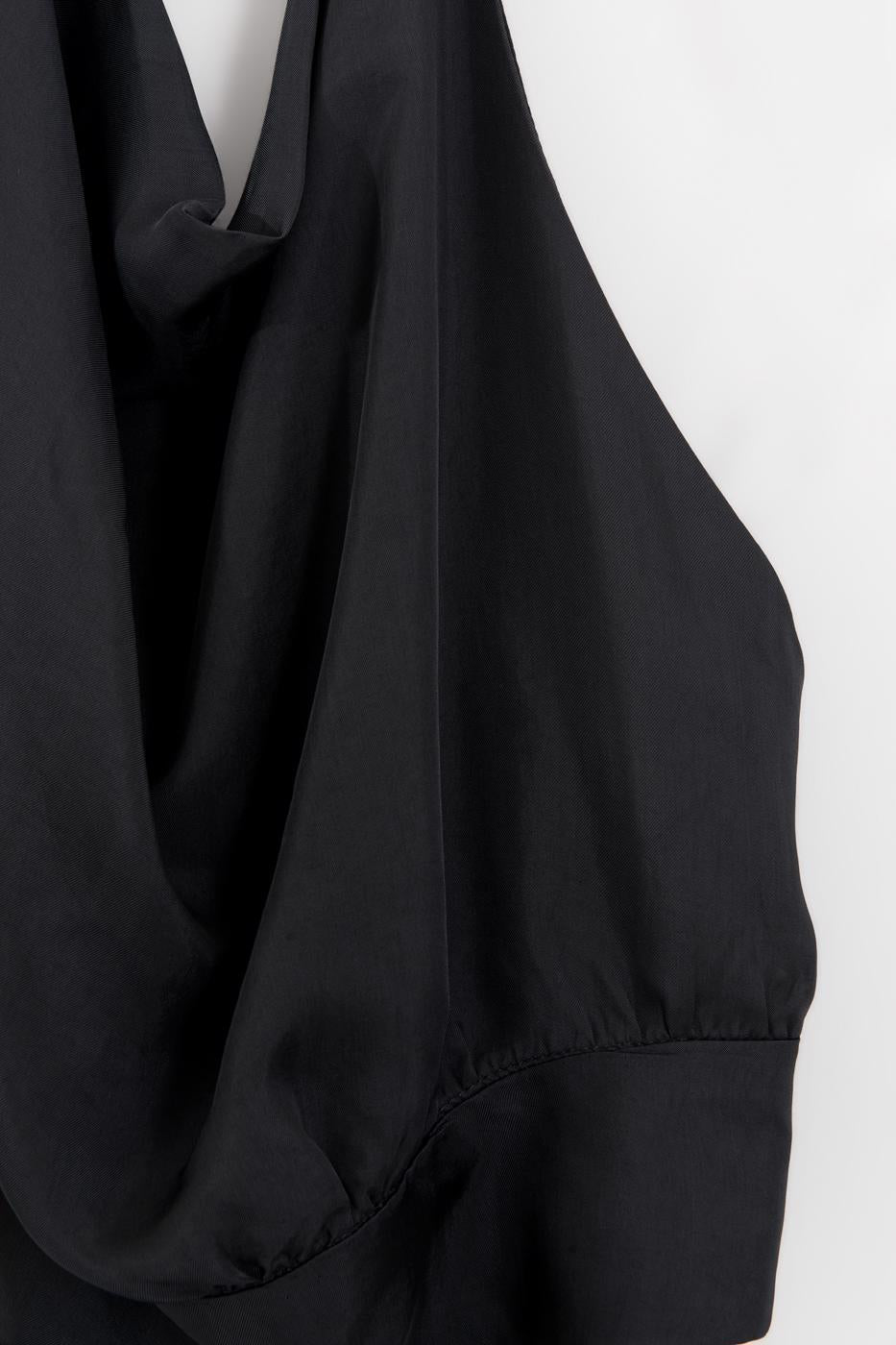 Chest: 52 cm - Waist: 33.5 cm - Length: 42.5 cm Black