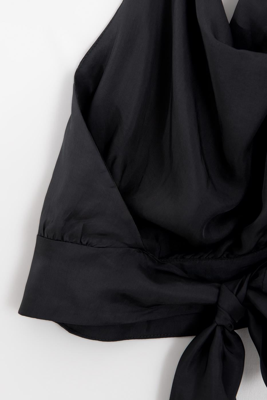Chest: 52 cm - Waist: 33.5 cm - Length: 42.5 cm Black