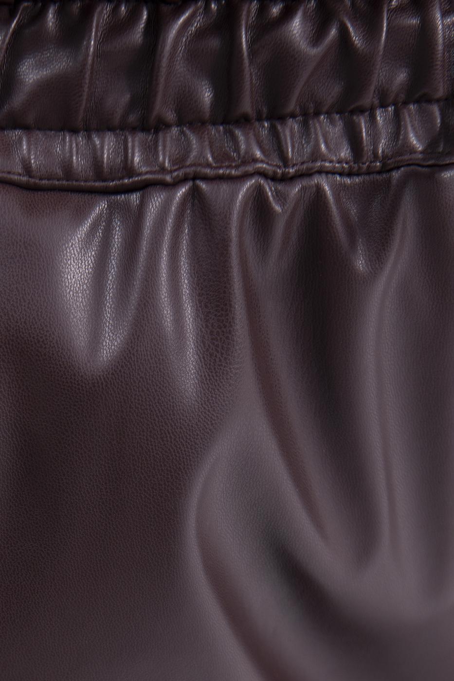 Faux leather jogging pants with belt Burgundy