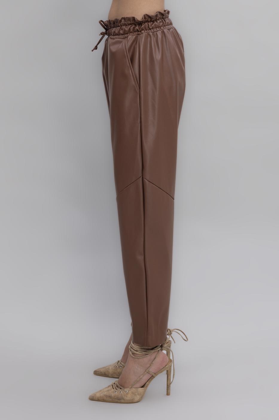 Faux leather jogging pants with belt Brown