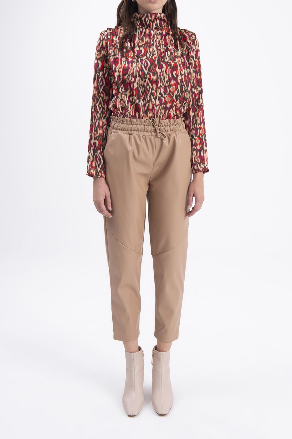 Faux leather jogging pants with belt Tabacco brown
