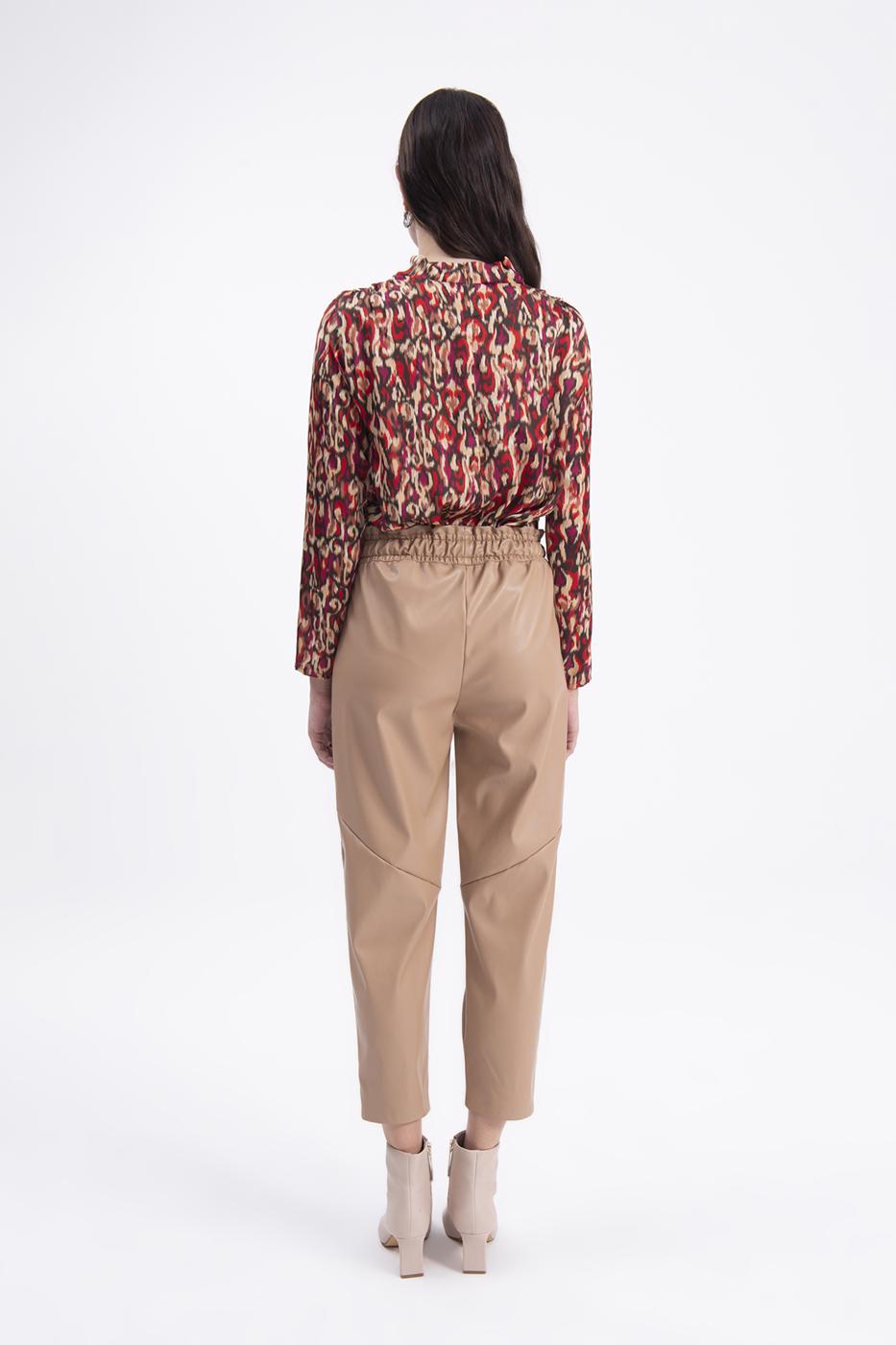 Faux leather jogging pants with belt Tabacco brown