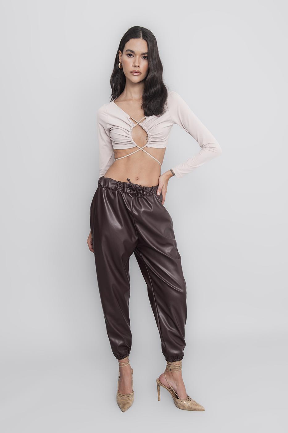 Faux leather jogging pants with belt Burgundy