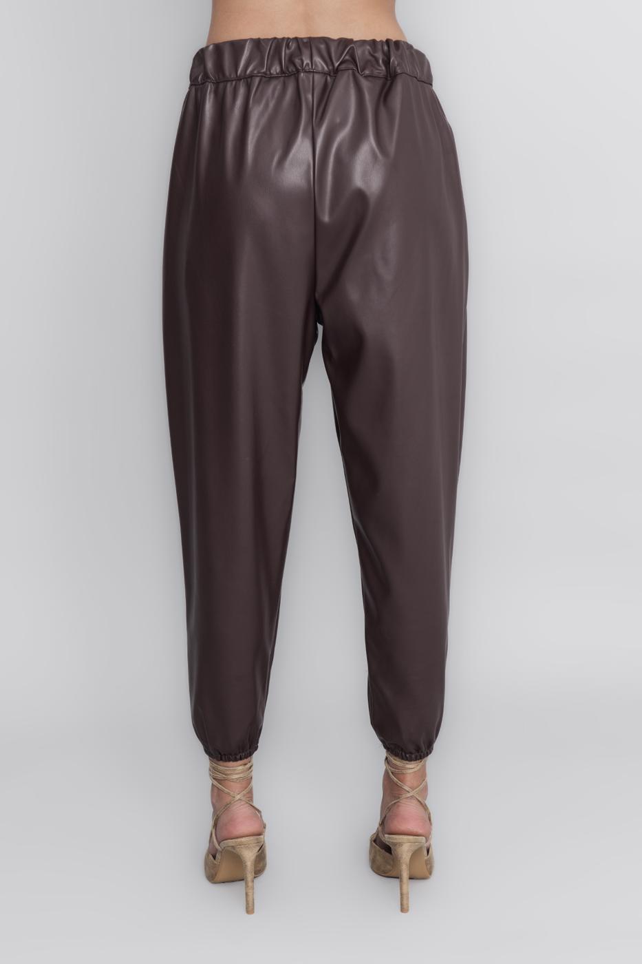 Faux leather jogging pants with belt Burgundy