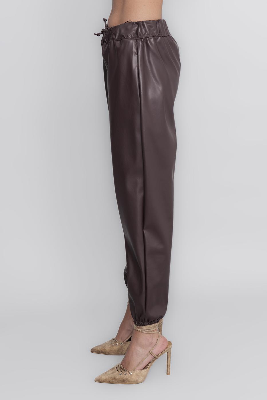 Faux leather jogging pants with belt Burgundy