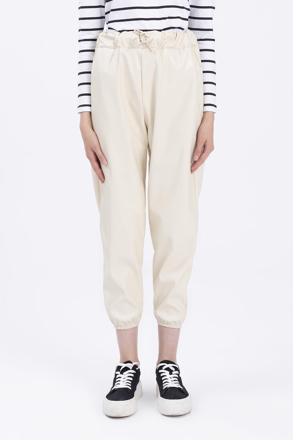 Faux leather jogging pants with belt Ecru