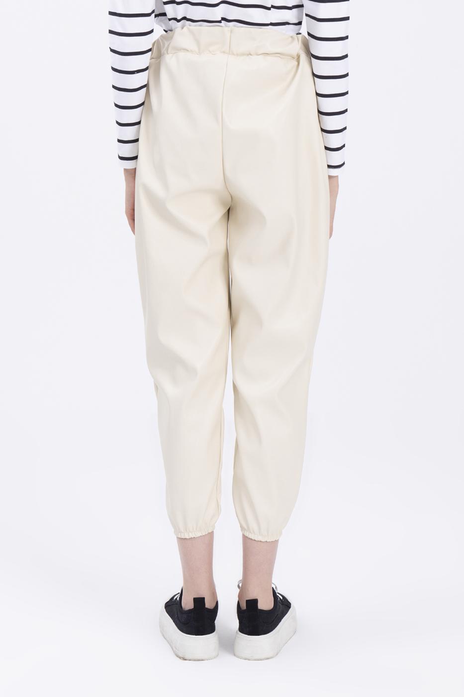 Faux leather jogging pants with belt Ecru