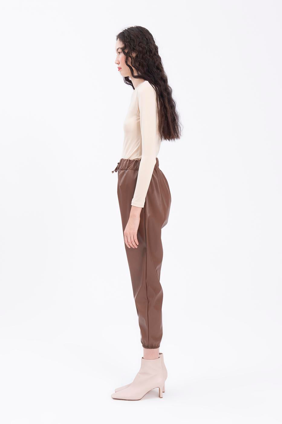Faux leather jogging pants with belt Brown