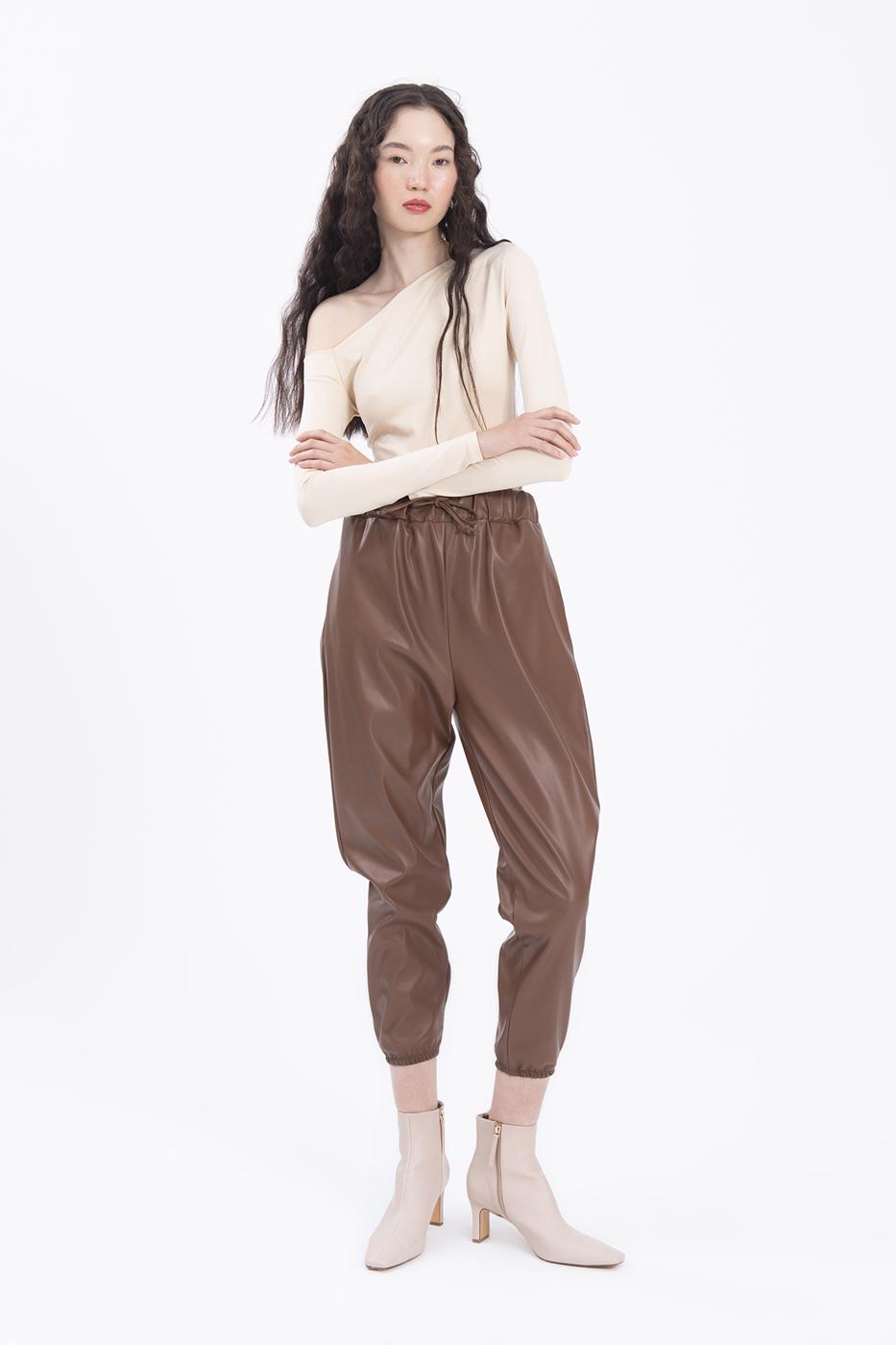 Faux leather jogging pants with belt Brown
