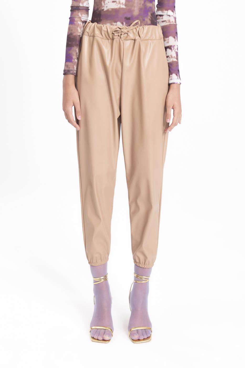 Faux leather jogging pants with belt Tabacco brown