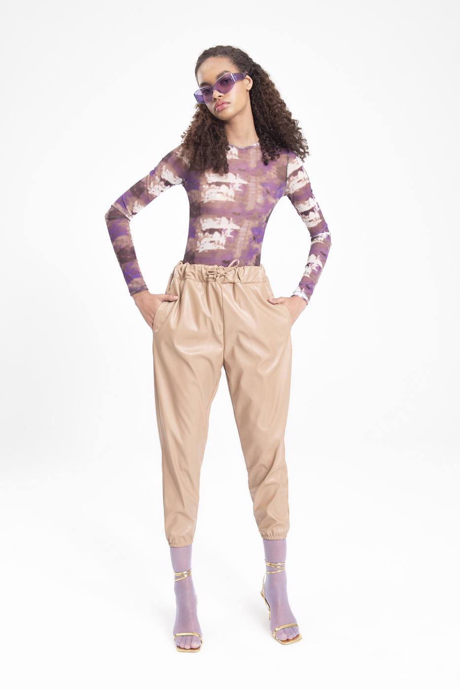 Faux leather jogging pants with belt Tabacco brown