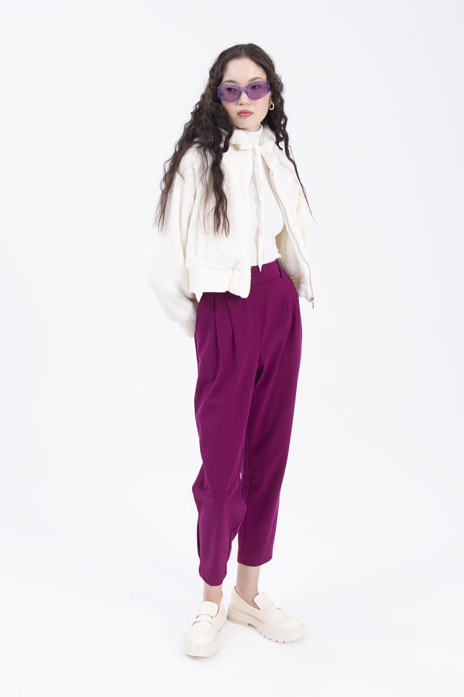 Pleated carrot pants