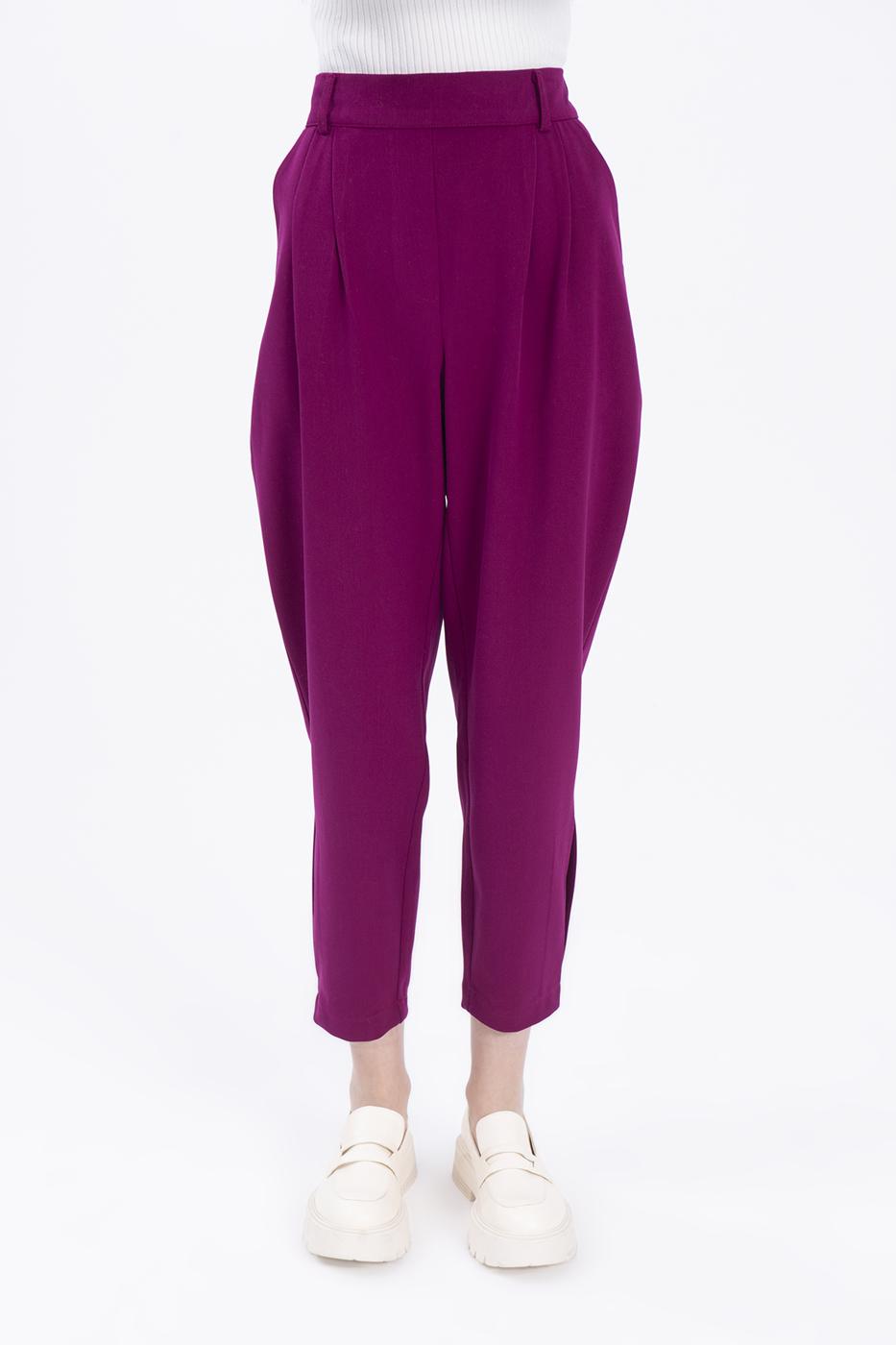Pleated carrot pants
