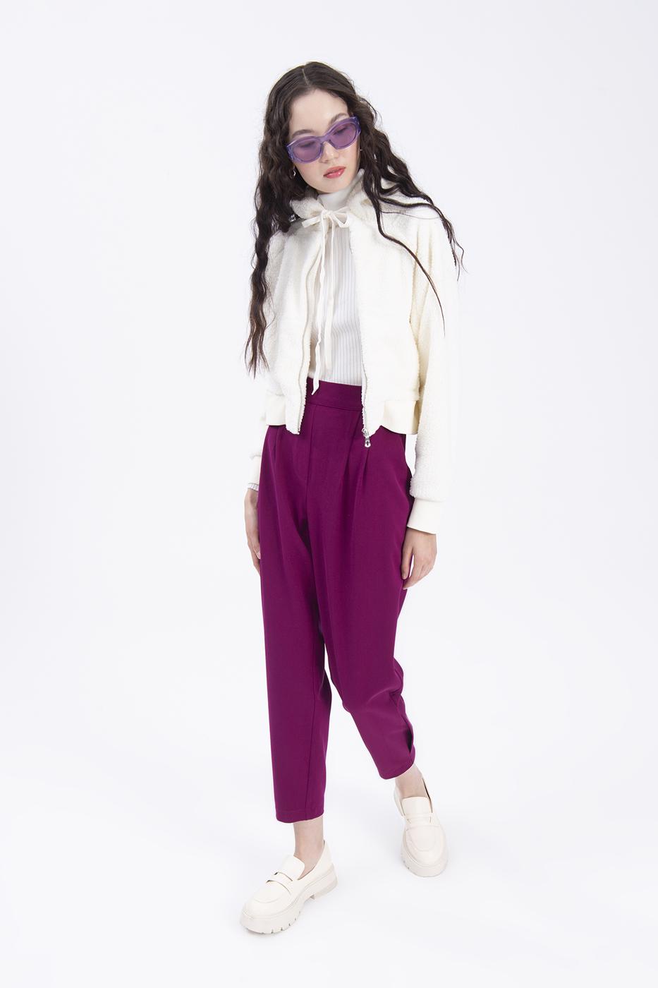 Pleated carrot pants