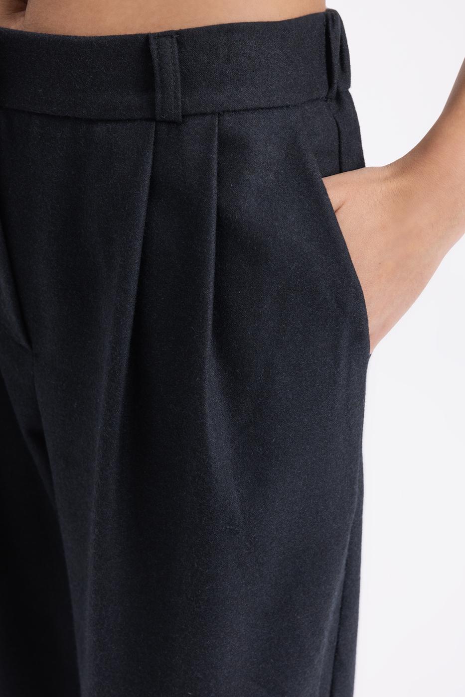 Pleated Carrot Trousers