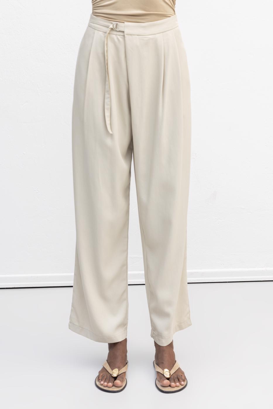 Pleated Carrot Trousers Beige
