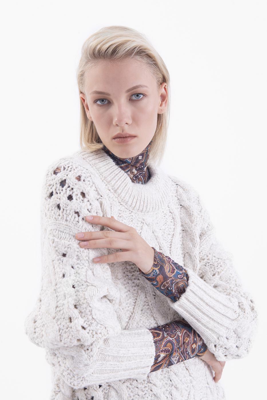 Knitted sweater Cream